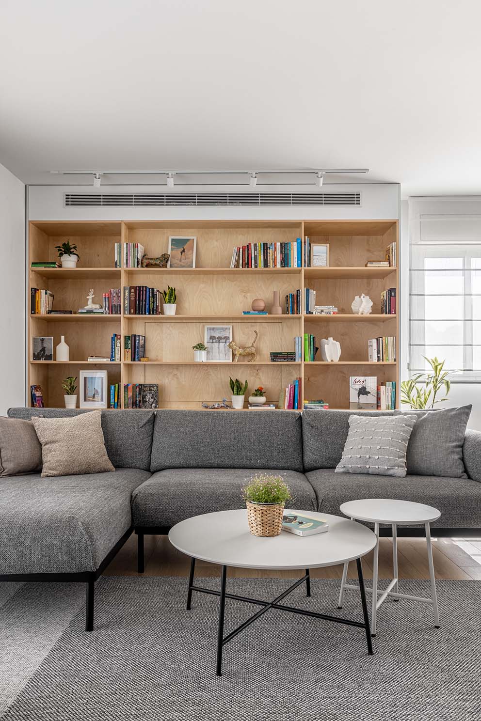 נגרות, ספריה, עיצוב פנים, ניהול סושיאל לעיצוב פנים