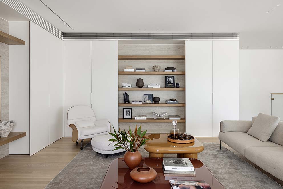 ספה לסנה מדפי עץ סלון