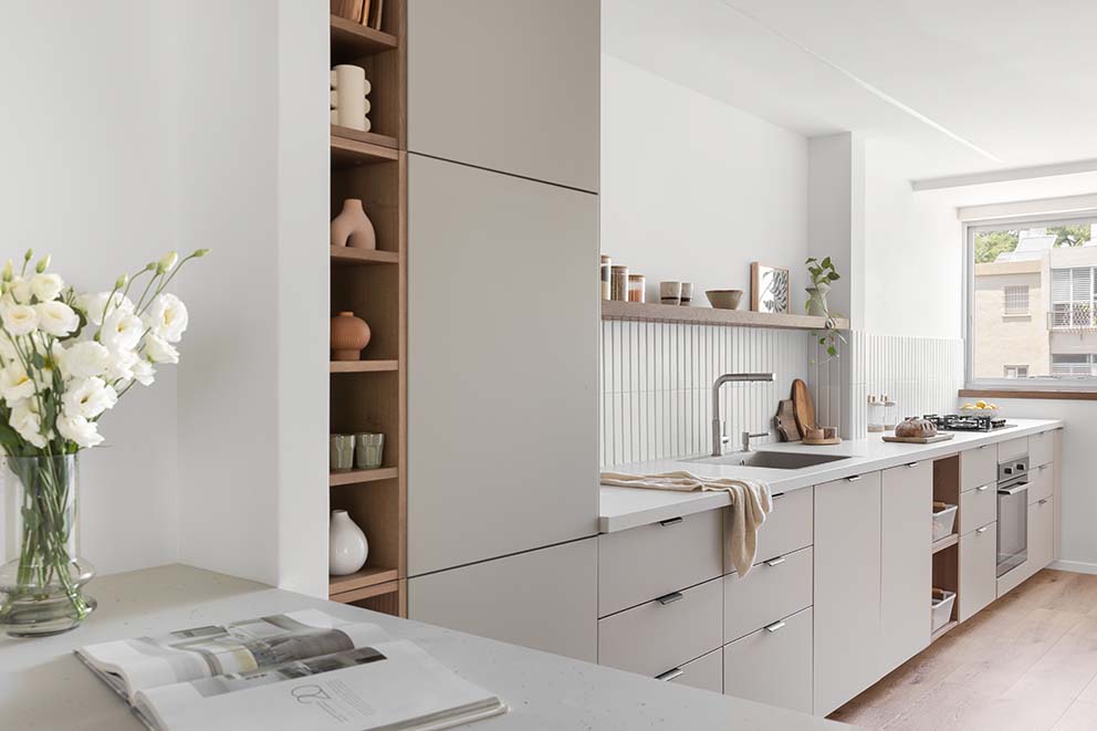 אדריכלות בתל אביב, שיר מרגולין אדריכלית, סושיאל למעצבי פנים, מטבח איקאה בשילוב נגרות