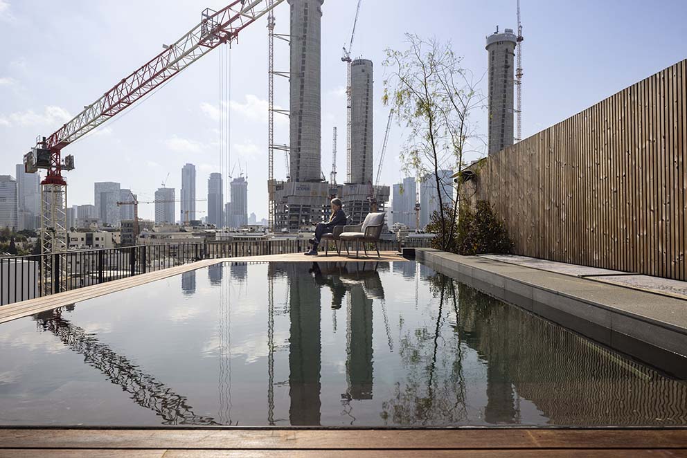 אדריכלות ועיצוב פנים: רוני אלרואי אדריכלים, צילום: עמית גירון, www.pnim.co.il דירה בתל אביב, אלרואי אדריכלים, ניהול סושיאל לעיצוב פנים, עיצוב חדר מרפסת
