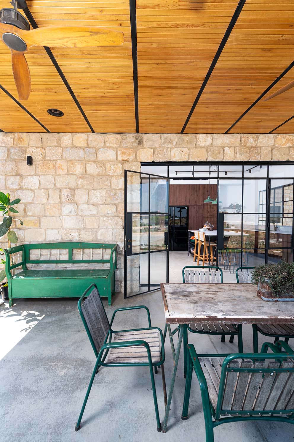 אדריכלות ועיצוב פנים: סטודיו רות ולבנה צילום: אבירז יפרח, www.pnim.co.il ניהול סושיאל למעצבי פנים