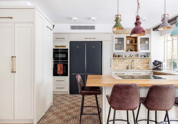 אריחים מצוירים / הילה פרי