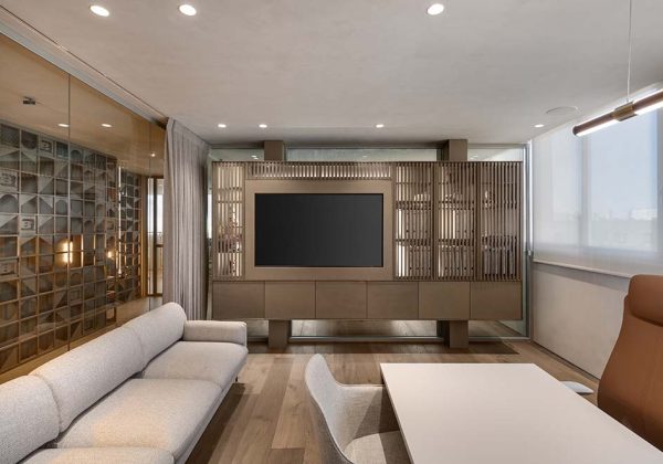 בין פתיחות לאינטימיות